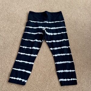 Athleta salutation cropped Tights
